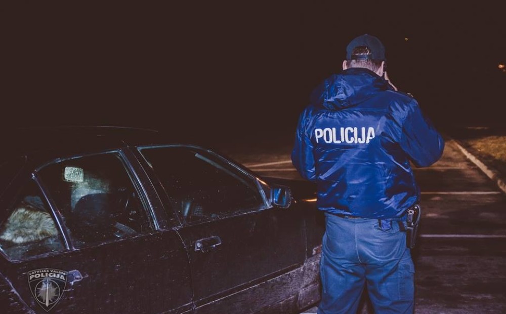 Valsts policija Juglā aizturējusi automašīnu apzadzējus