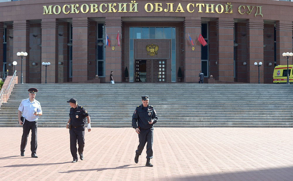 Tiesā Maskavā izceļas apšaude; trīs mirušie