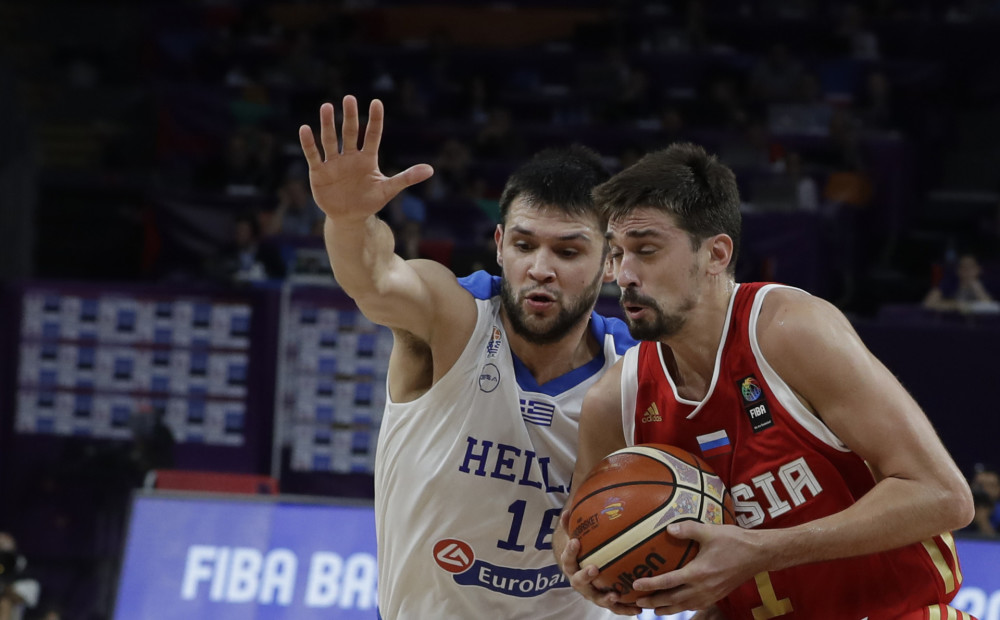 Latvijas basketbolistu apspēlētā Krievija iekļūst Eiropas čempionāta pusfinālā