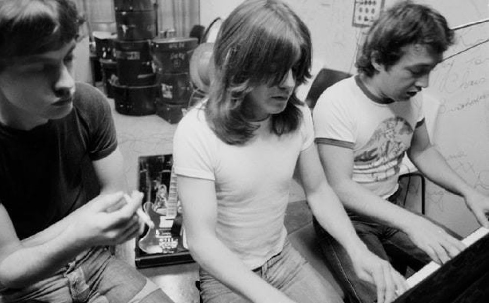 Miris viens no rokgrupas “AC/DC” dibinātājiem Džordžs Jangs