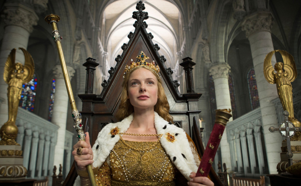Kaisle, karaliskas intrigas un cīņa par varu BBC seriālā “Baltā karaliene”