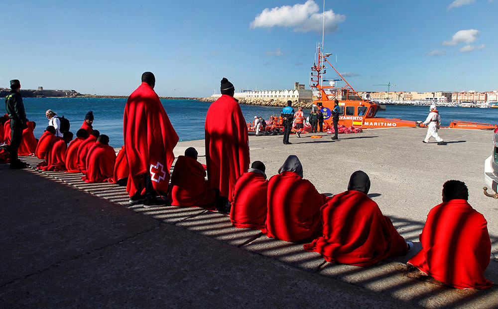 Vidusjūrā pie Spānijas izglābti 266 migranti