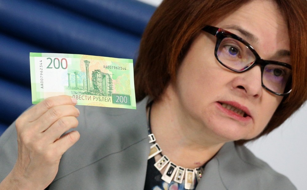 Latvijas finanšu iestādes pagaidām pieņems Krievijas rubļa banknoti ar okupētās Krimas attēliem