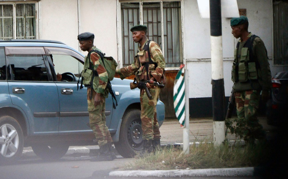 Zimbabves tiesa: armijas rīcība, sagrābjot varu valstī, bija likumīga