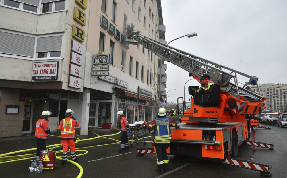 Plašā ugunsgrēkā Vācijas sociālajā mājā bojā iet četri cilvēki, 23 ievainoti