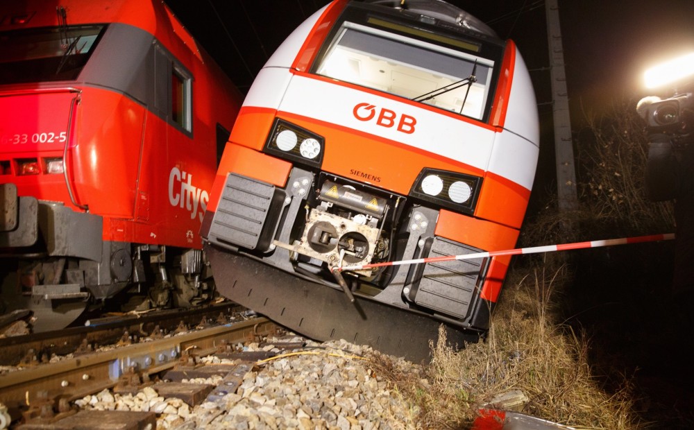 Netālu no Vīnes sadūrušies divi pasažieru vilcieni: ievainoti vairāki cilvēki