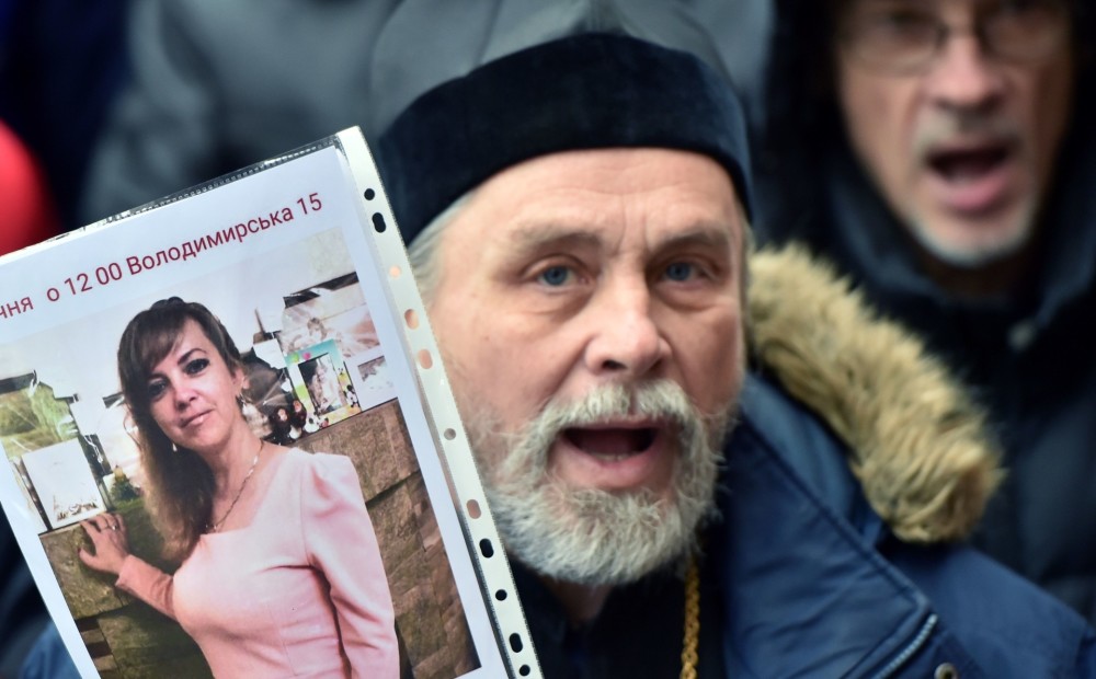 Kijevā pazīstamas juristes slepkavība izraisa protestus