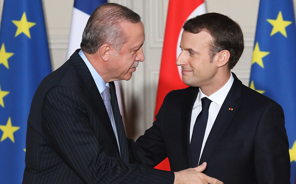 Makrons Parīzē sarūgtina Erdoanu: Turcijas centienos iestāties ES nav iespējams nekāds progress