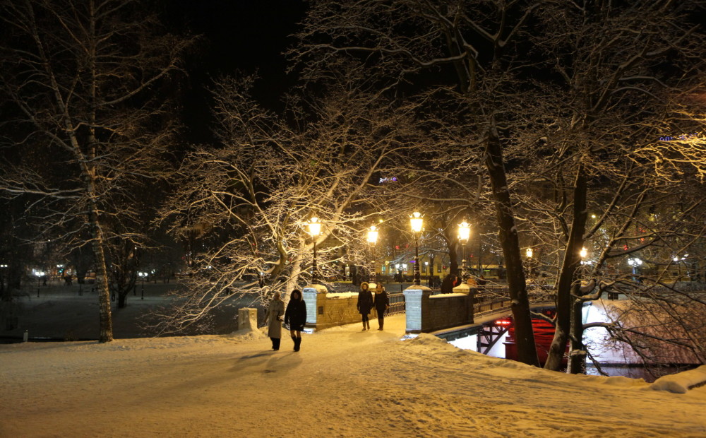 Naktī uz pirmdienu snigs visā Latvijā; Kurzemes un Vidzemes piekrastē dzeltenais brīdinājums
