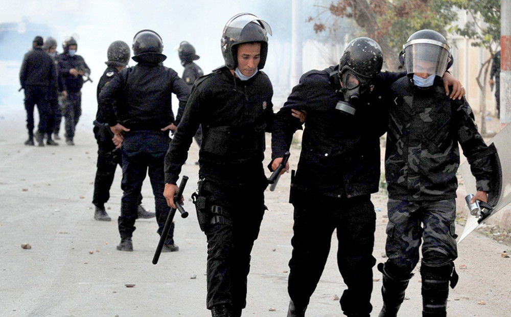 Valdības taupības pasākumi Tunisijā izraisa vardarbīgus protestus