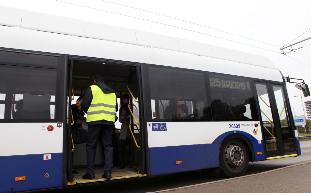 Decembrī veiktas 25 395 sabiedriskā transporta pārbaudes
