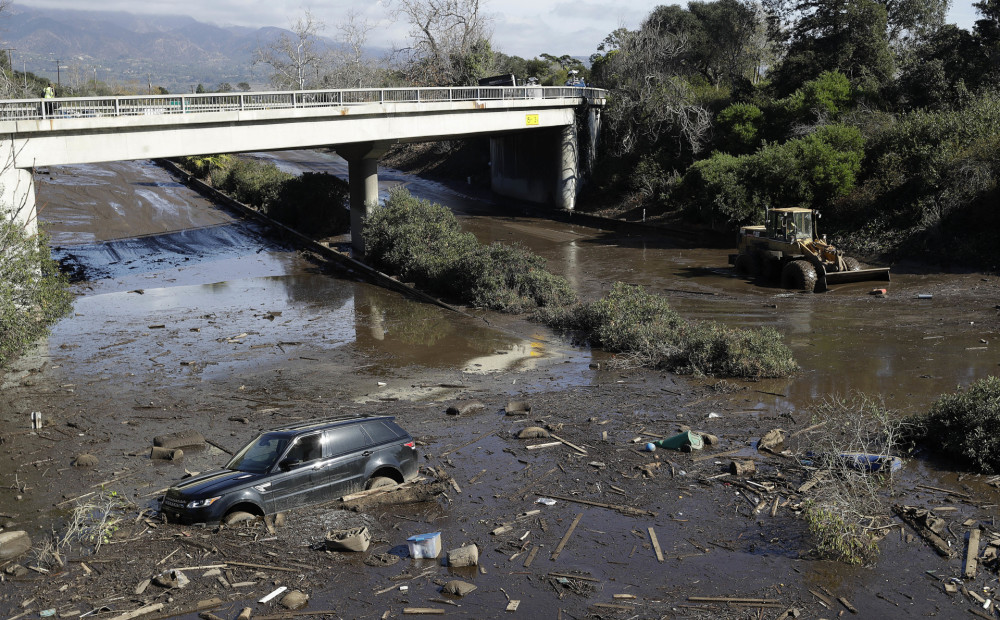 Nelaime Kalifornijā vēršas plašumā: dubļos miruši 17 cilvēki, bet astoņi - pazuduši