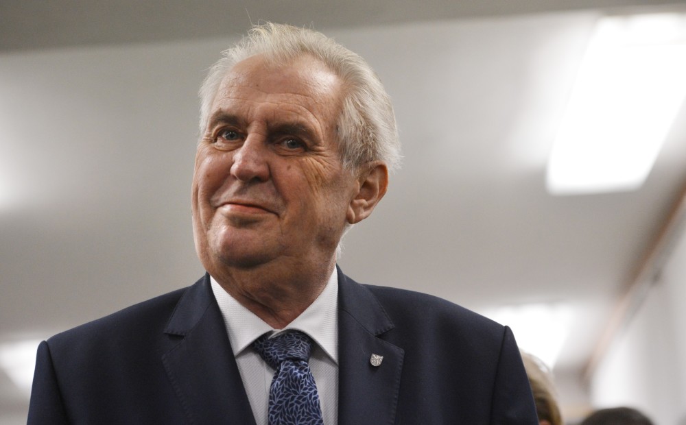 Prezidenta vēlēšanās Čehijā vadībā odiozais Milošs Zemans; būs jārīko otrā kārta