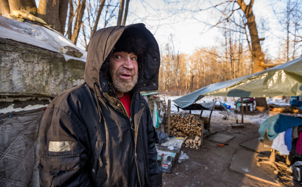 Fotoreportāža: kā šajā salā dzīvo un saimnieko igauņu bezpajumtnieks Valdo