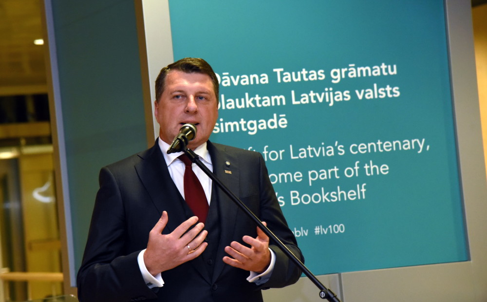Daži eksprezidenti un esošā varas elite Gaismas pilī atklāj Latvijas simtgadi