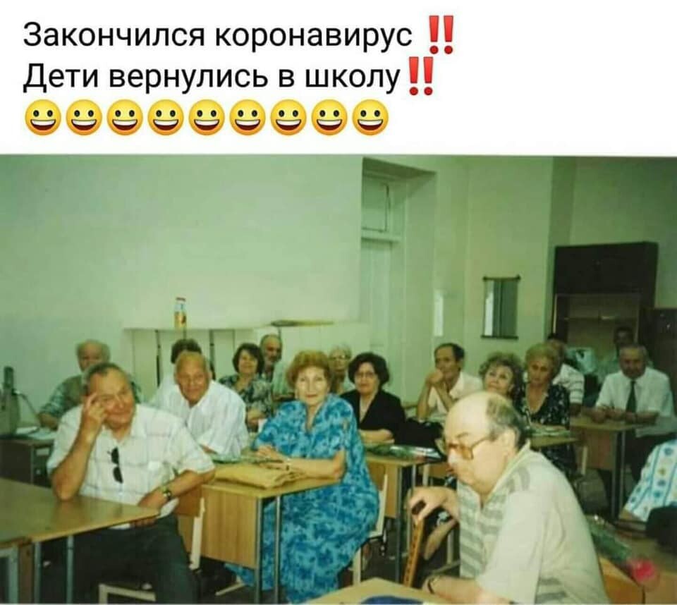 Голая на кухонном столе