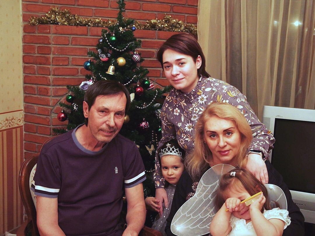 Внезапный инсульт, одна любовь на всю жизнь и три внучки: судьба Николая  Носкова
