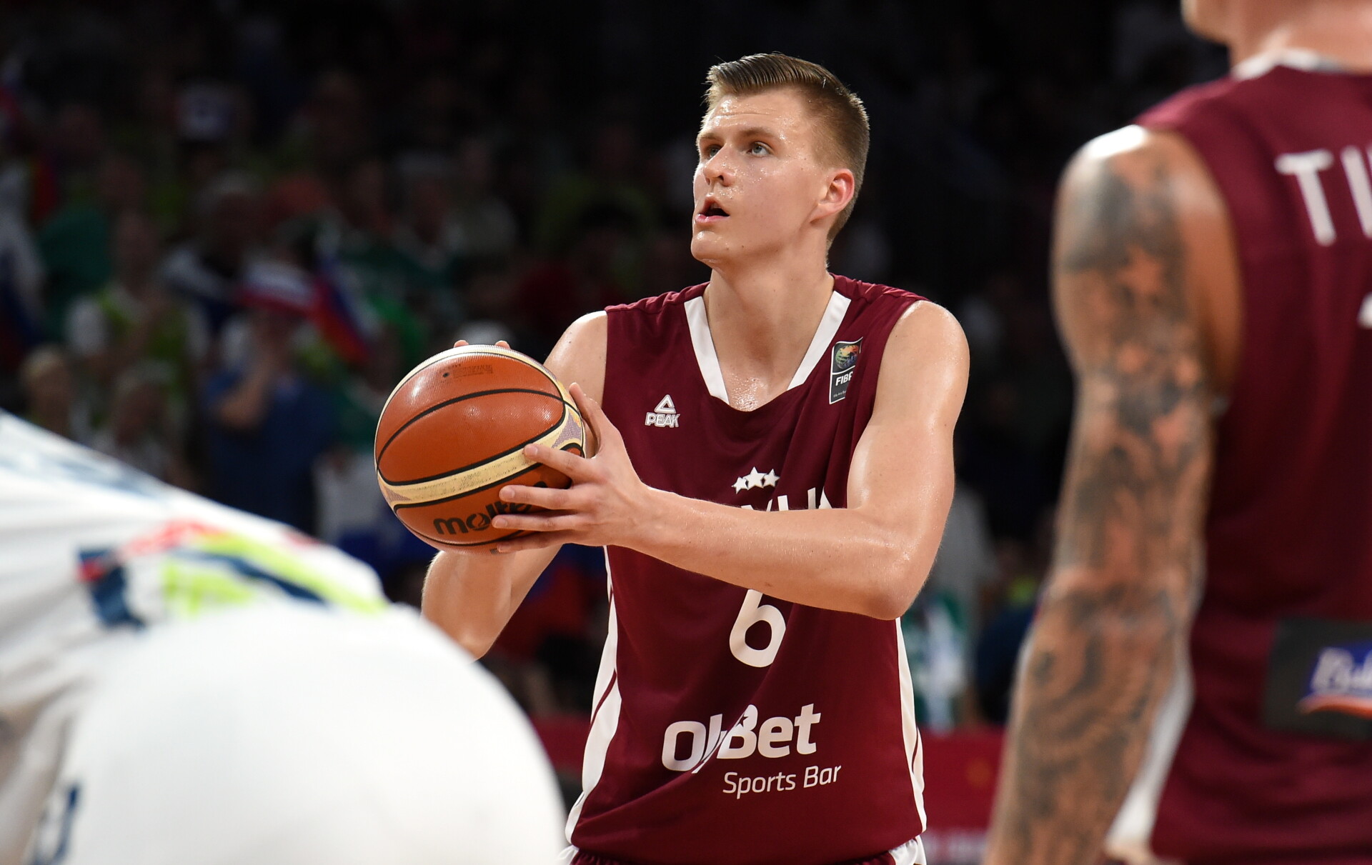 VIDEO Kristaps Porziņģis jau palīdzējis Latvijai sarīkot visu laiku