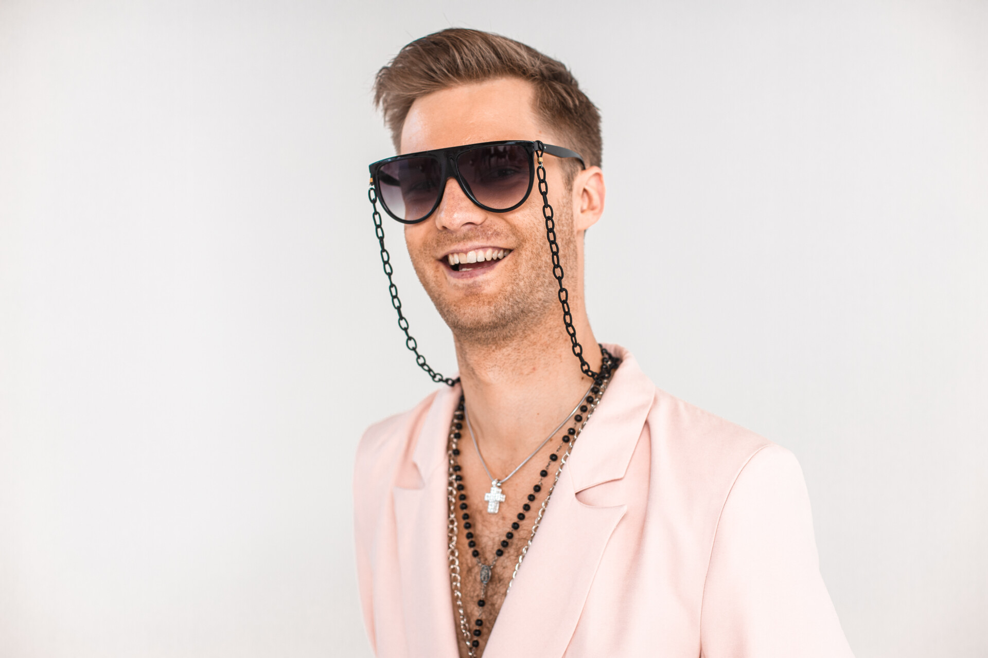 Bērnu dienas festivālu vadīs Jānis no “Citiem zēniem”, Armands Simsons ...