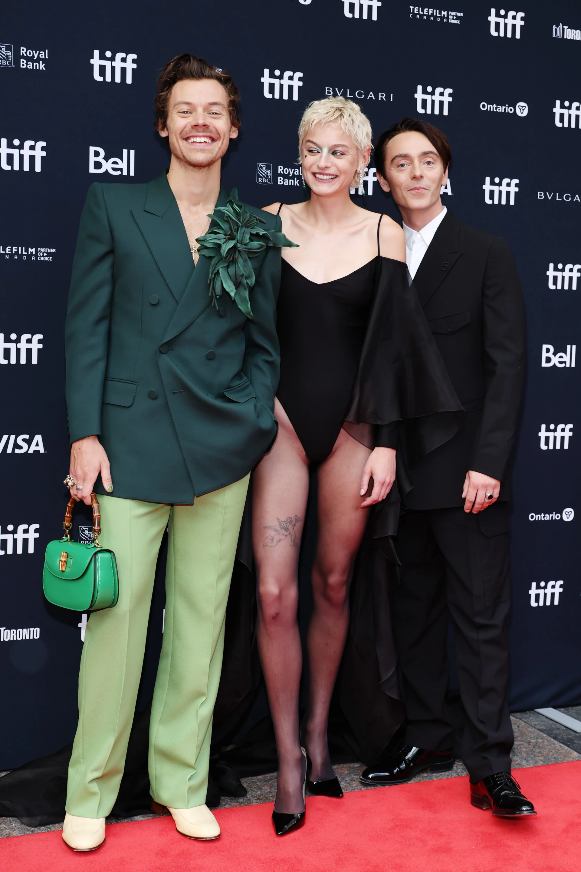 Эффектный выход Гарри Стайлса и Эммы Коррин на кинофестивале в Торонто