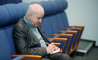 Tēvzemietis Juris Dobelis vidēji mēnesī tērē 2485 latus („uz papīra”). Iekrāts nekas nav, toties deputātam ir gandrīz 60 gadu krāta pastmarku kolekcija