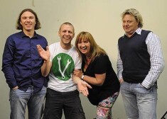 Viesturs Dūle, Aldis Kalniņš, Baiba Sipeniece-Gavare un Valters Krauze ir gatavi atkal plēst vienkāršās tautas jokus interneta televīzijā!