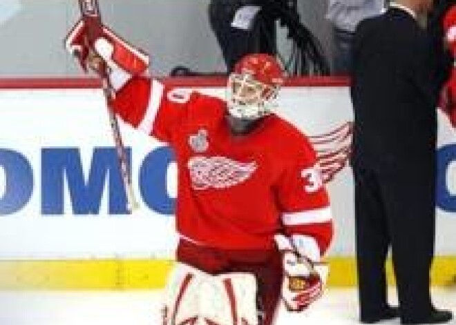 „Red Wings” uzvaras attālumā no Stenlija kausa