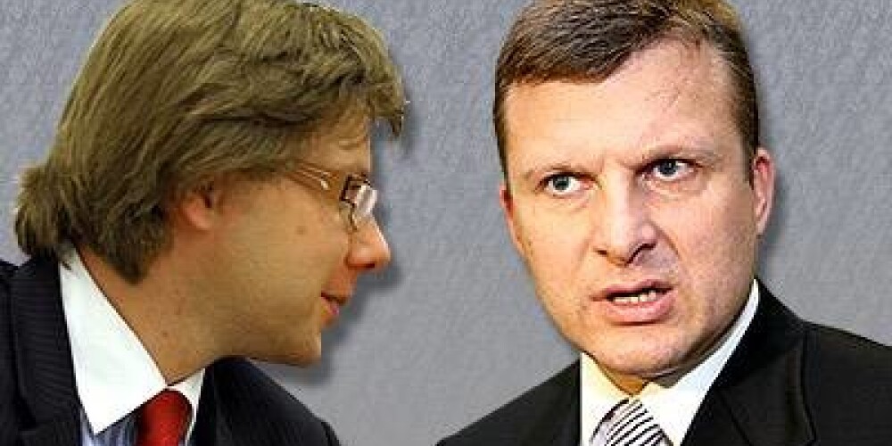 Nils Ušakovs pavisam nerīkojas kā uzvarētājs. Tieši tas ne tik vien politiķos, bet arī viņa partijas vēlētājos radījis neizpratni un aizdomas par iepriekš sarunātu spēli