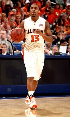 Uz aizsardzību tendētais saspēles vadītājs Illinoisas basketbola komandai vairs nepalīdzēs