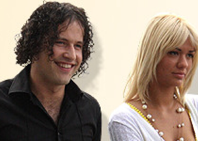 Rostam sieva dāvājusi meitiņu