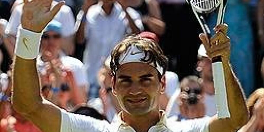 Federers uzvar Vimbldonā un pārspēj Pīta Samprasa rekordu