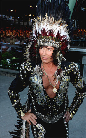 Savā 60. jubilejā leģendārā estrādes zvaigzne pats dziedāja, dejoja un priecēja publiku. Šoviem Valērijs Ļeontjevs bija devis nosaukumu „nejubilejas”...