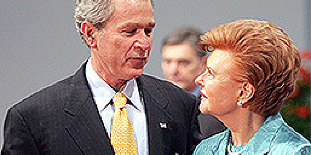 Reiz bija Bušs... Vaira Vīķe-Freiberga raksta asu vēstuli Obamam