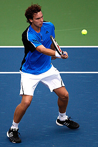 Ernests Gulbis mēģina, bet, kā jau pēdējā laikā ierasts, viņam neizdodas.