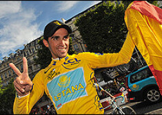 „Tour de France” uzvarētājam spānim Kontadoram atskaņo Dānijas himnu
