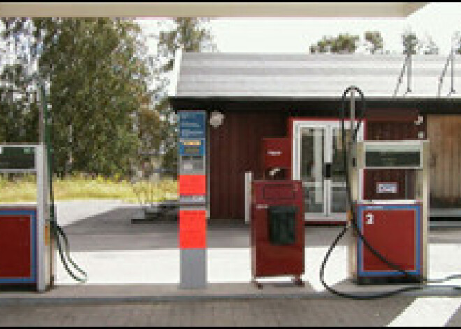 Apdraudētas 100 degvielas uzpildes stacijas