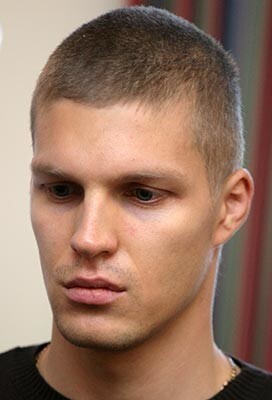 Staša skrējiens priekšsacīkstēs līdzjutējiem lika panervozēt, bet skrējiena gaita ieviesa cerības, jo Olijars, tuvojoties finišam, strauji tuvojās vadībā esošajiem sportistiem.