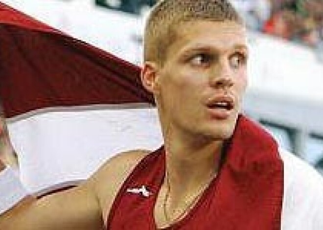 Olijars neiekļūst PČ 110 metru barjerskrējiena sacensību finālā