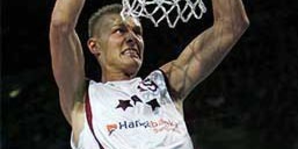 Latvijas basketbola izlase ''Efes Pilsen'' kausa spēlē smagi zaudē Maķedonijai