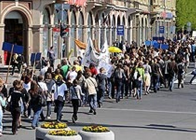 1. septembris – kārtējais cirtiens studentu maciņos. Studenti ļauj sev darīt pāri