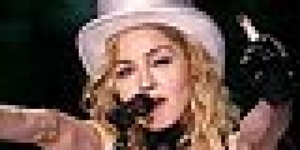 Madonna pieviļ Polijas katoļus. Reportāža no koncerta Varšavā