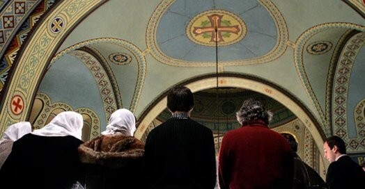 Tā kā Latvijas Pareizticīgā baznīca atrodas Maskavas patriarhāta pakļautībā, tad mūsu valsts pareizticīgie, aizlūdzot par kara upuriem, ir izrādījuši nepakļaušanos augstākajai Baznīcas vadībai ar patriarhu Kirilu priekšgalā.