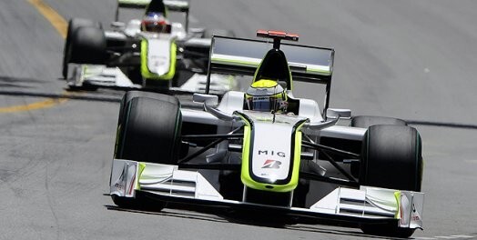 Šosezon ierasts skats – „Brawn” piloti traucas pēc dubultuzvaras.