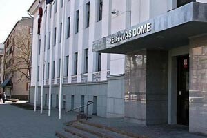 Viens no pēdējo gadu skandalozākajiem izdevumiem ir „Jelgavas Vēstnesis”. Kaislības izraisa nevis tur publicētā informācija, bet gan pats šīs avīzes izdošanas fakts.