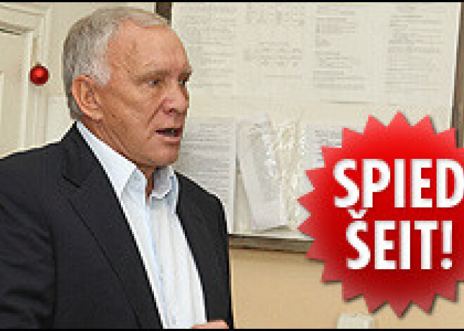 Pauls pierunā Krūmiņu šķirties no klavierēm