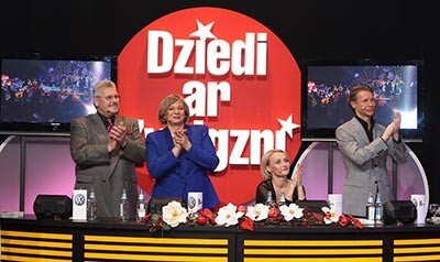 Anita Garanča nenorobežojas no „nenopietnās” mūzikas — viņa ir piedalījusies šova „Dziedi ar zvaigzni” žūrijā.