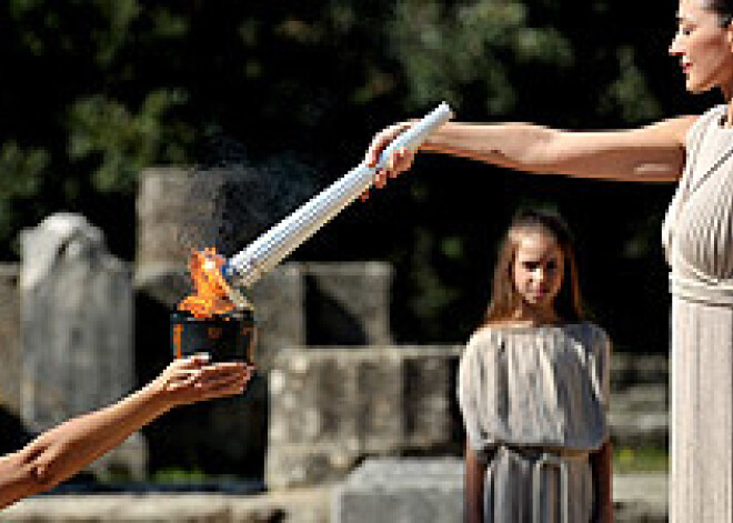 Grieķijā iedegta Vankūveras olimpisko spēļu uguns