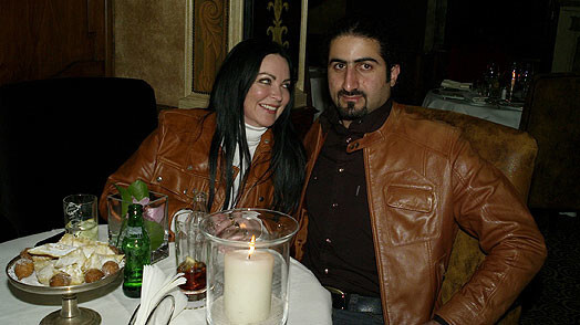 28 gadīgais Omars bin Ladens ar savu sievu anglieti Džeinu Feliksu