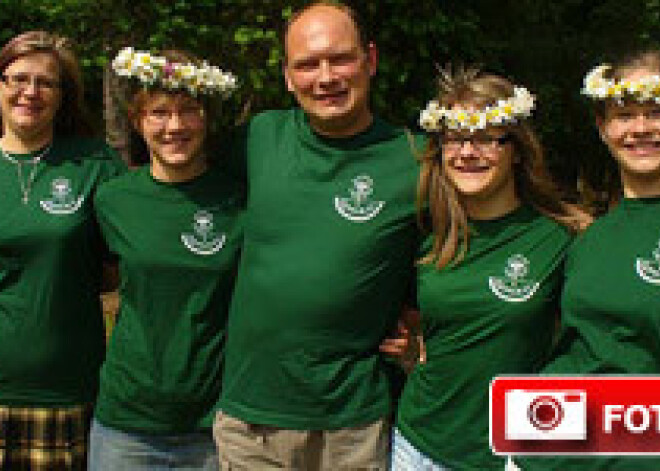 Igauņu ģimene Latgalē darina mūzikas instrumentus