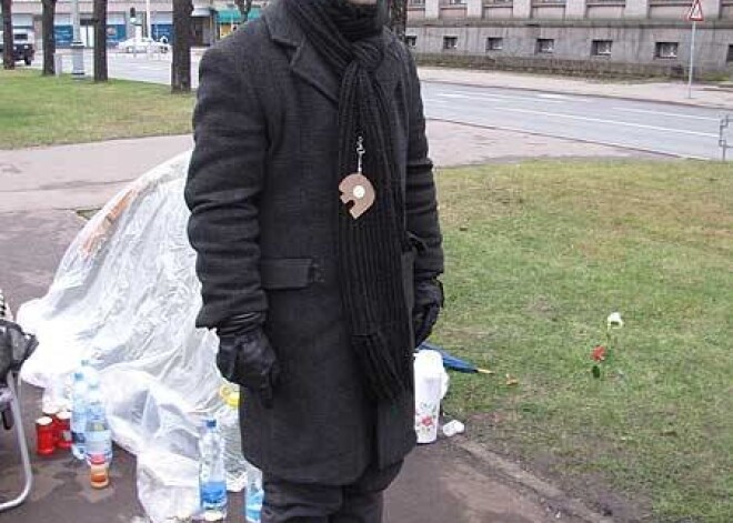 Protesta akcijas aizsācējs – Gints Gaiķēns. Viņš badojas no 30. novembra.